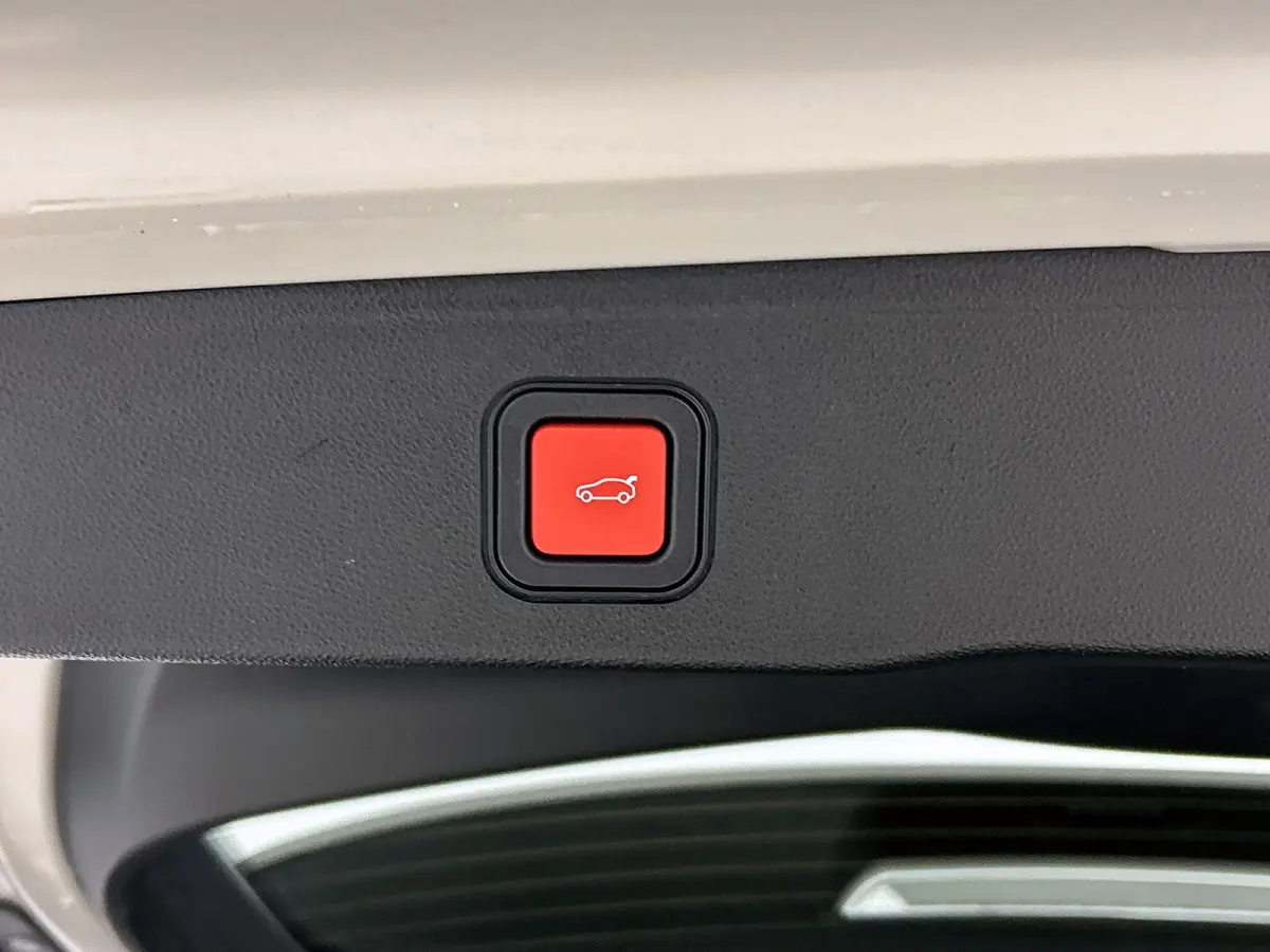 Avenger 156pk 54 kWh Automaat ACCU 97,9% | 3-Fase | Elektrische Achterklep | Dodehoekdetectie | Adaptieve Cruise Control | 18"LMV | LED | Navigatie | Apple Carplay/Android Auto |