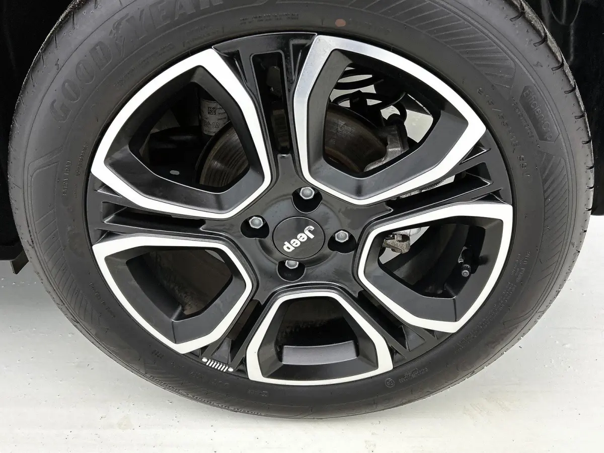 Avenger 156pk 54 kWh Automaat ACCU 97,9% | 3-Fase | Elektrische Achterklep | Dodehoekdetectie | Adaptieve Cruise Control | 18"LMV | LED | Navigatie | Apple Carplay/Android Auto |