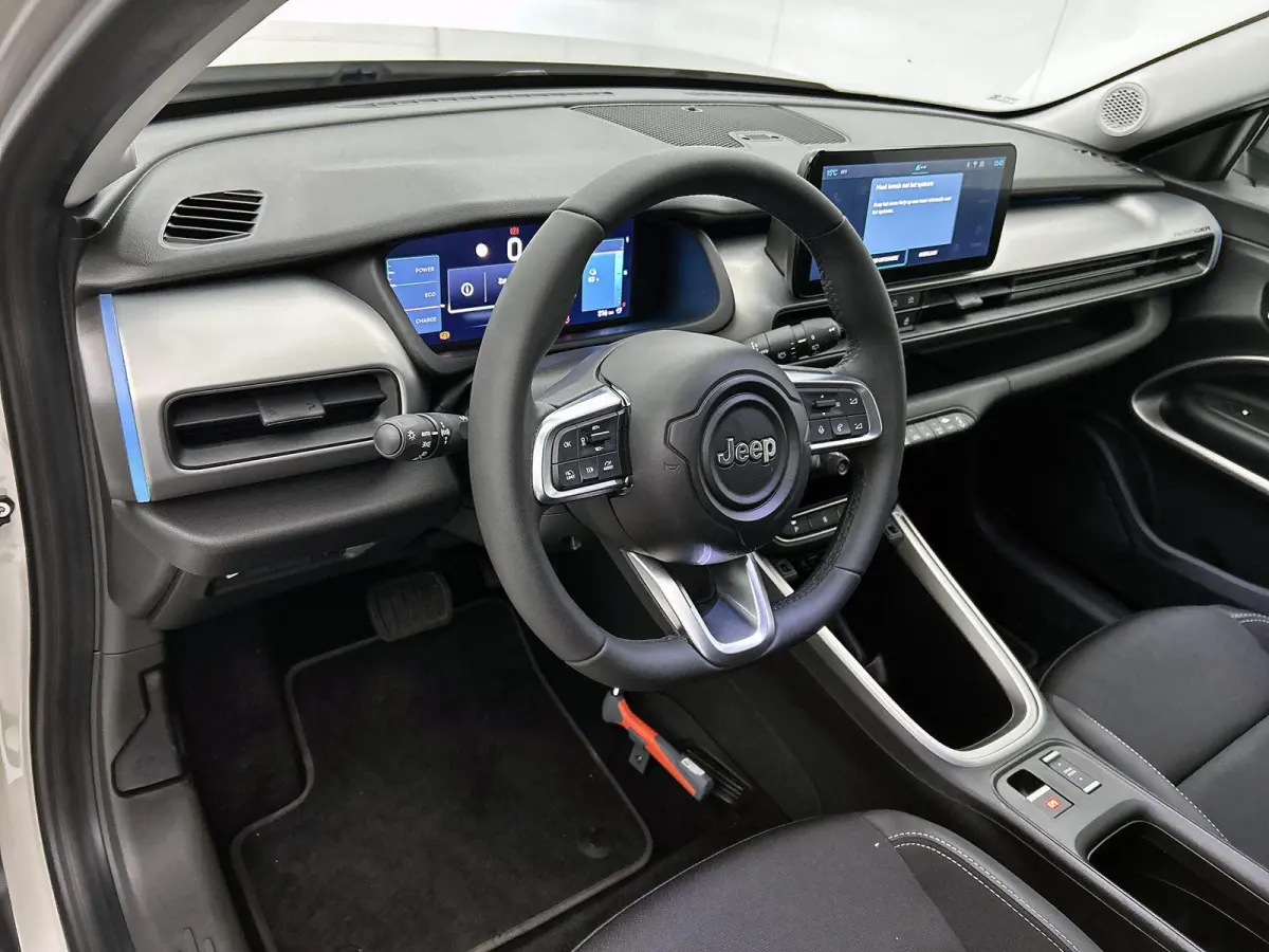 Avenger 156pk 54 kWh Automaat ACCU 97,9% | 3-Fase | Elektrische Achterklep | Dodehoekdetectie | Adaptieve Cruise Control | 18"LMV | LED | Navigatie | Apple Carplay/Android Auto |