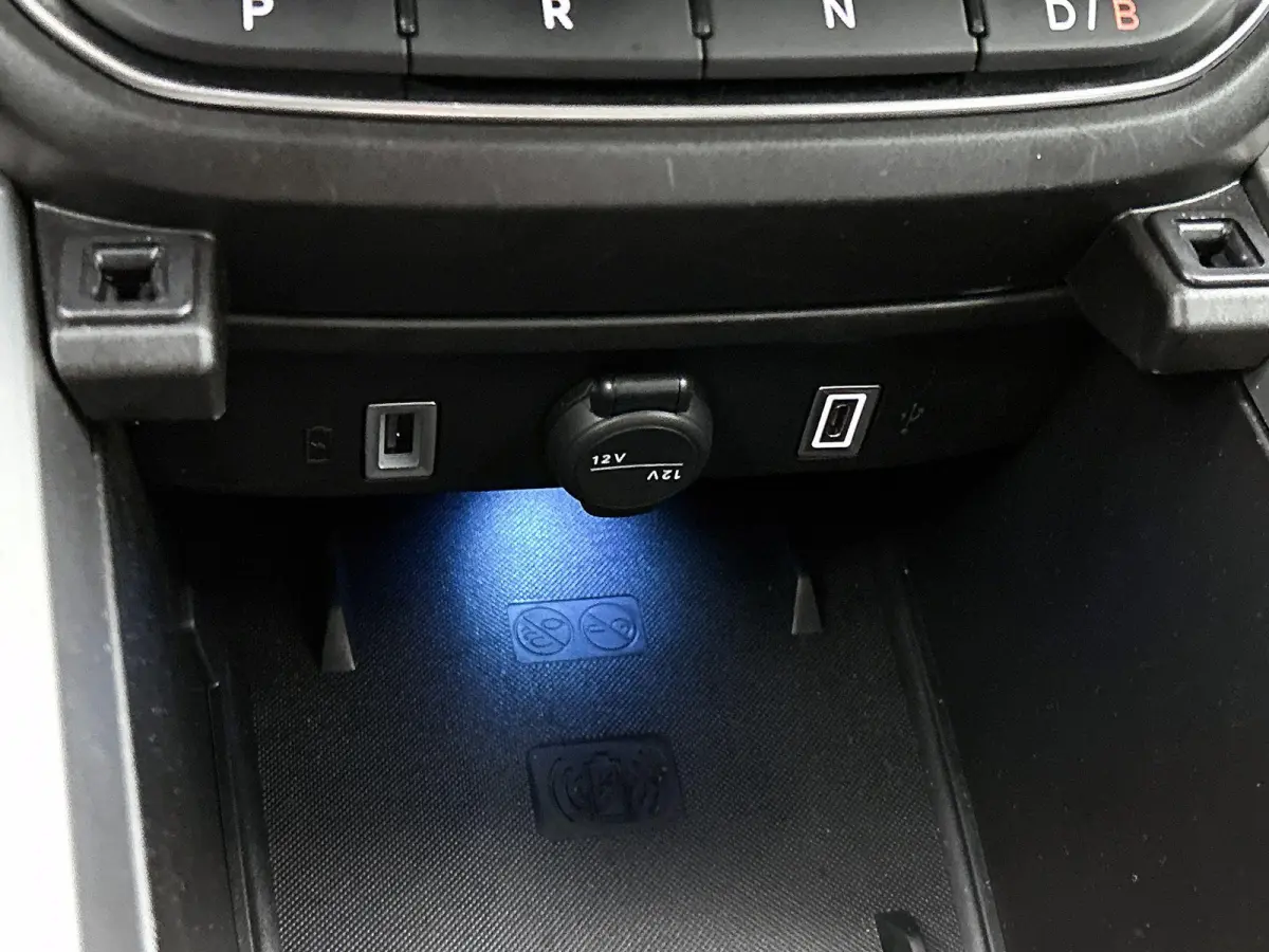 Avenger 156pk 54 kWh Automaat ACCU 97,9% | 3-Fase | Elektrische Achterklep | Dodehoekdetectie | Adaptieve Cruise Control | 18"LMV | LED | Navigatie | Apple Carplay/Android Auto |