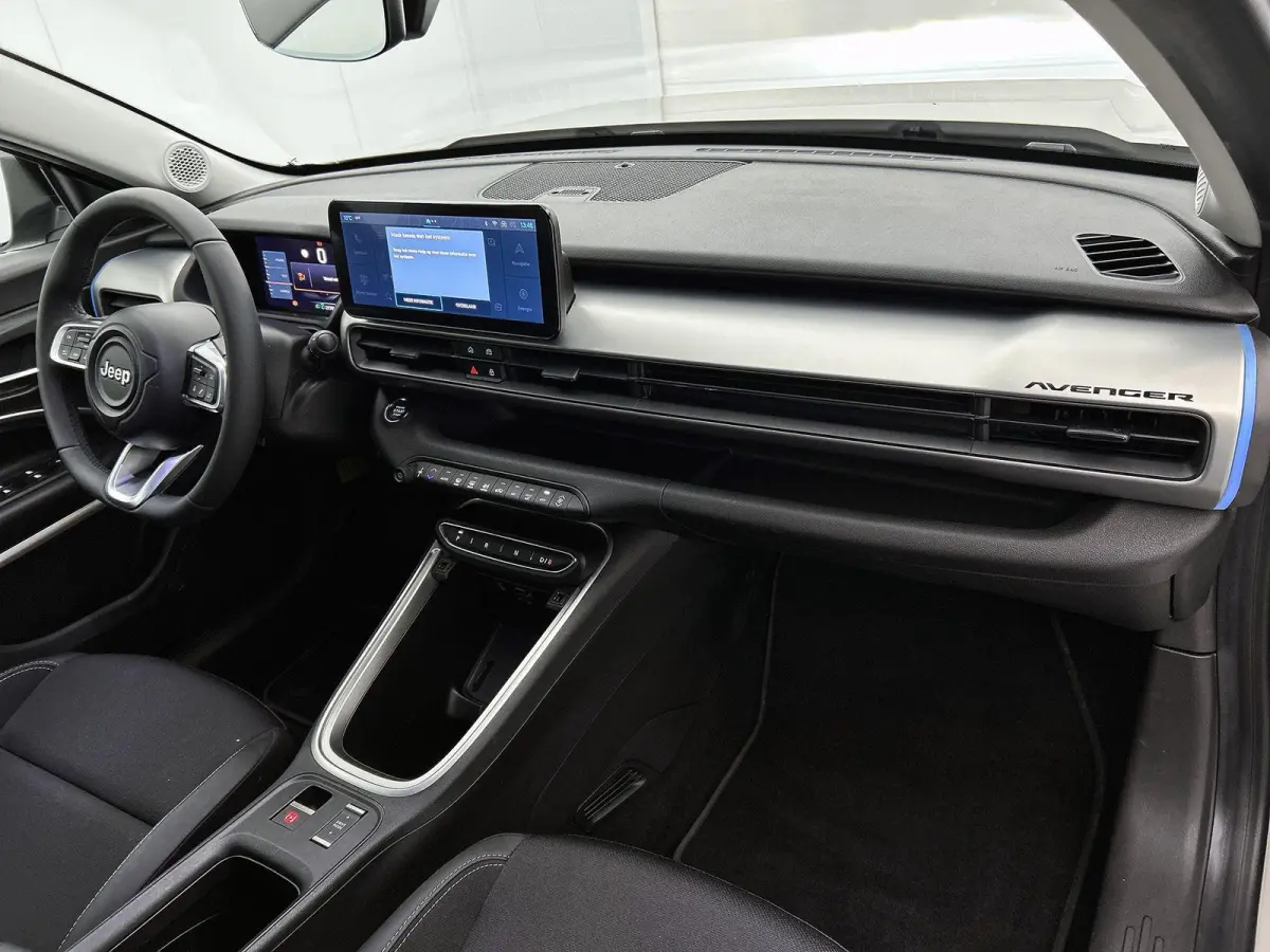 Avenger 156pk 54 kWh Automaat ACCU 97,9% | 3-Fase | Elektrische Achterklep | Dodehoekdetectie | Adaptieve Cruise Control | 18"LMV | LED | Navigatie | Apple Carplay/Android Auto |