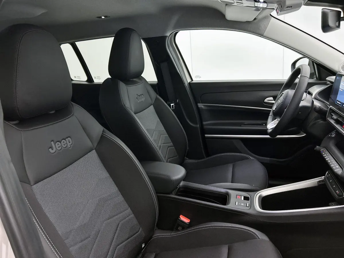 Avenger 156pk 54 kWh Automaat ACCU 97,9% | 3-Fase | Elektrische Achterklep | Dodehoekdetectie | Adaptieve Cruise Control | 18"LMV | LED | Navigatie | Apple Carplay/Android Auto |