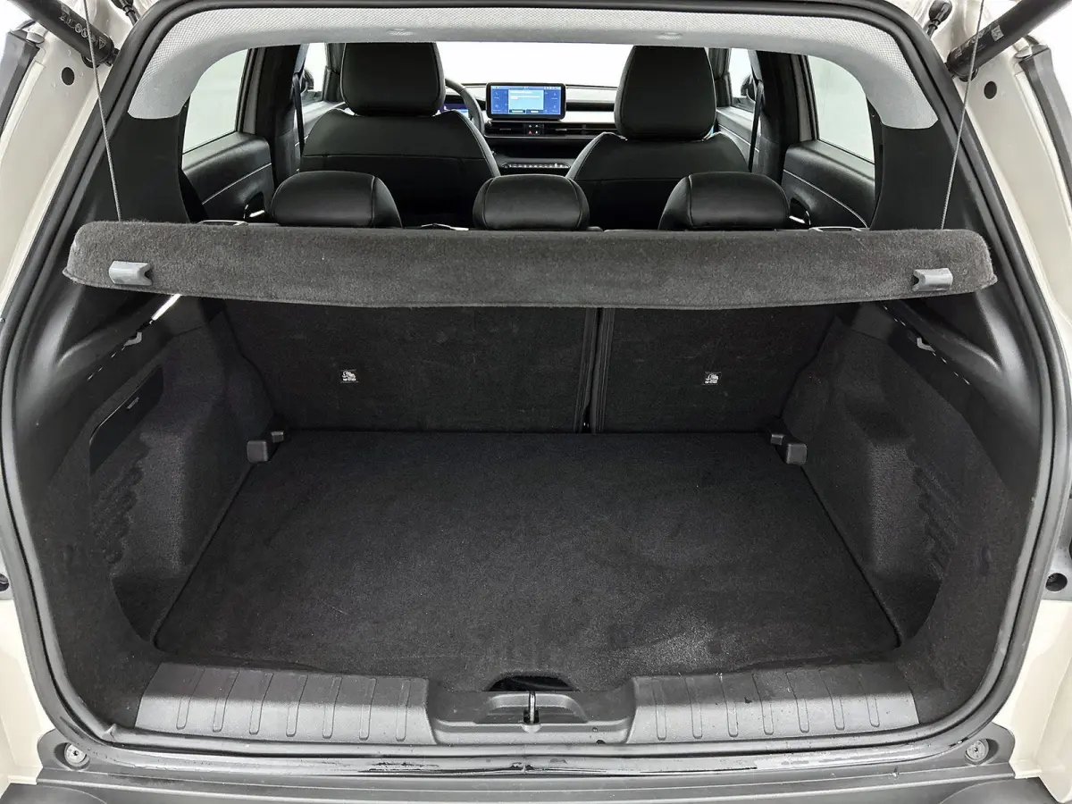 Avenger 156pk 54 kWh Automaat ACCU 97,9% | 3-Fase | Elektrische Achterklep | Dodehoekdetectie | Adaptieve Cruise Control | 18"LMV | LED | Navigatie | Apple Carplay/Android Auto |