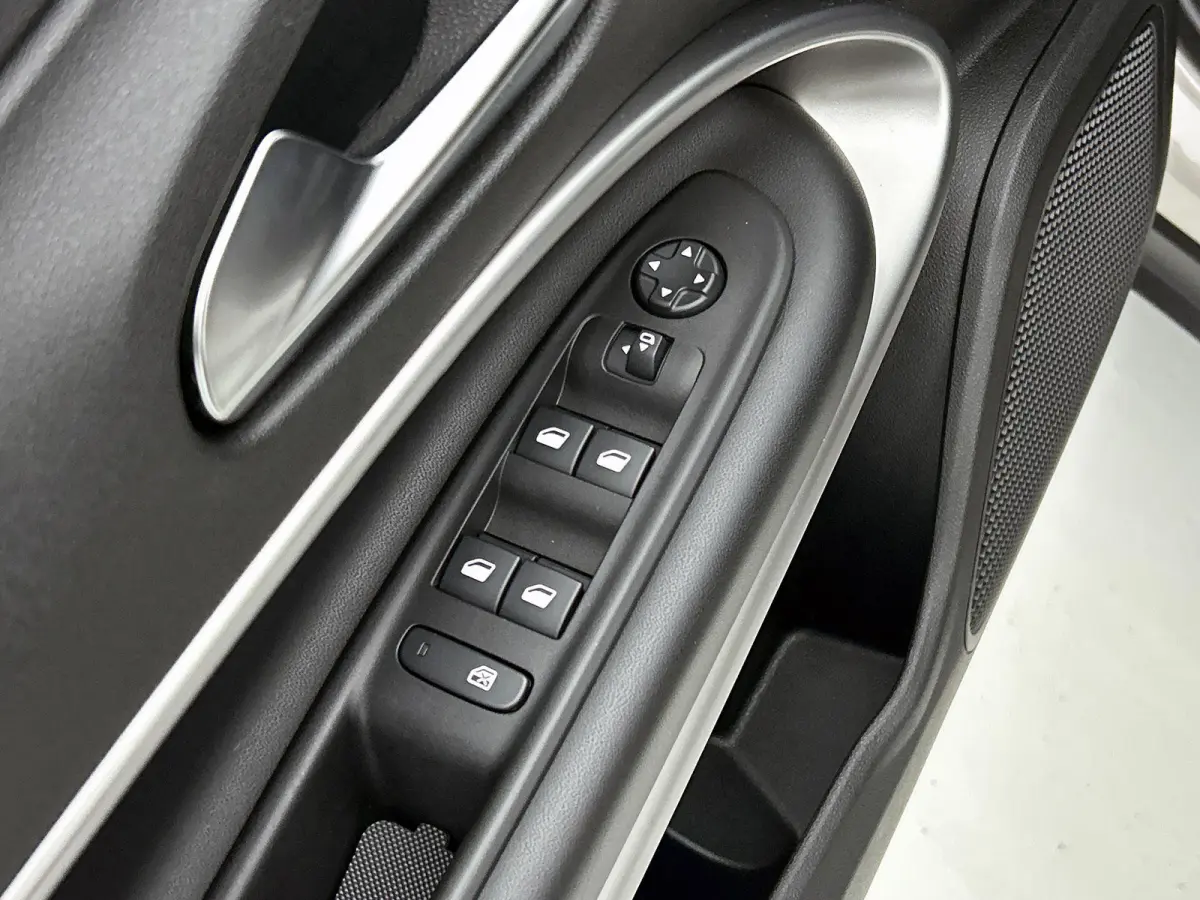 Avenger 156pk 54 kWh Automaat ACCU 97,9% | 3-Fase | Elektrische Achterklep | Dodehoekdetectie | Adaptieve Cruise Control | 18"LMV | LED | Navigatie | Apple Carplay/Android Auto |