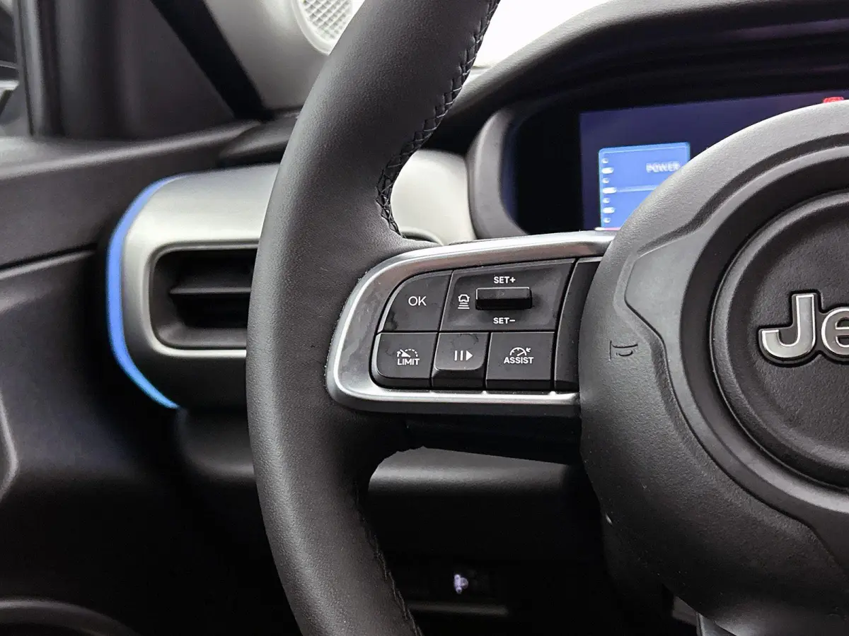 Avenger 156pk 54 kWh Automaat ACCU 97,9% | 3-Fase | Elektrische Achterklep | Dodehoekdetectie | Adaptieve Cruise Control | 18"LMV | LED | Navigatie | Apple Carplay/Android Auto |