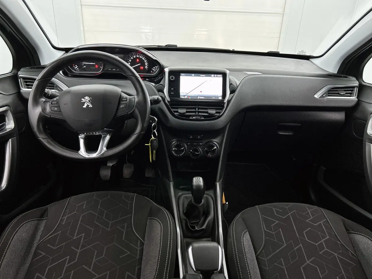 1.2 110pk Blue Lion | Trekhaak | Navigatie | Apple Carplay/Android Auto | Airco | Cruise Control | Parkeersensoren |