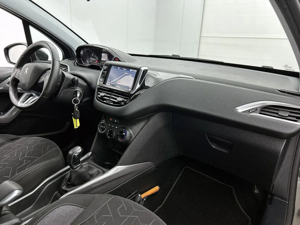 1.2 110pk Blue Lion | Trekhaak | Navigatie | Apple Carplay/Android Auto | Airco | Cruise Control | Parkeersensoren |