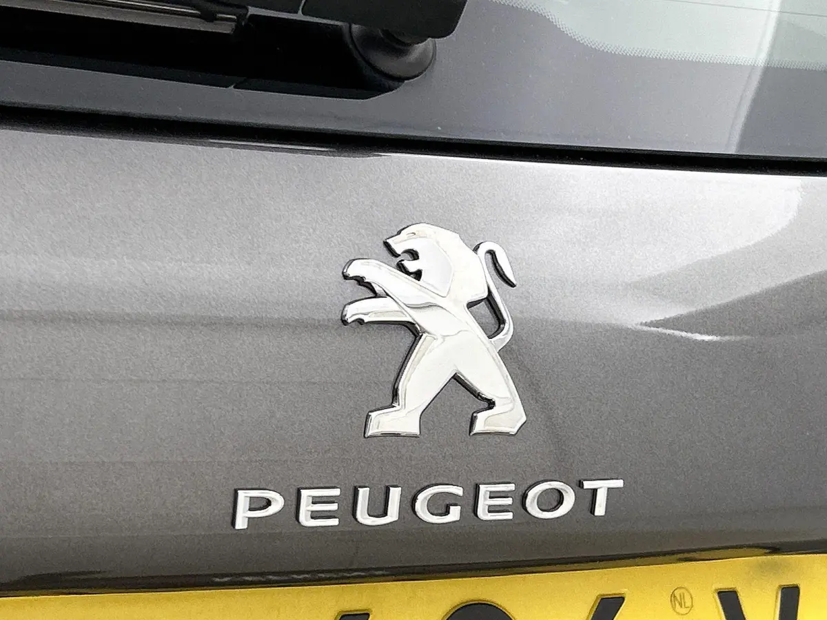1.2 110pk Blue Lion | Trekhaak | Navigatie | Apple Carplay/Android Auto | Airco | Cruise Control | Parkeersensoren |