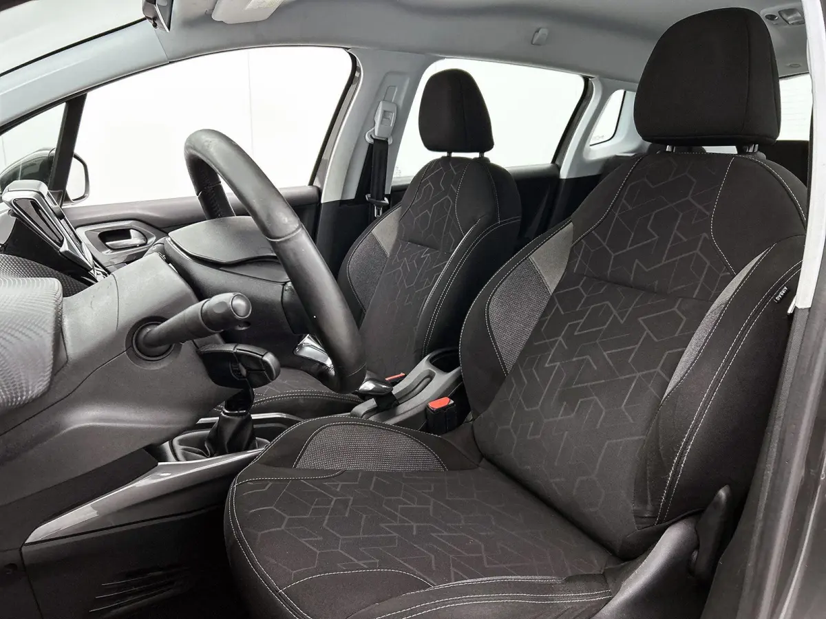 1.2 110pk Blue Lion | Trekhaak | Navigatie | Apple Carplay/Android Auto | Airco | Cruise Control | Parkeersensoren |