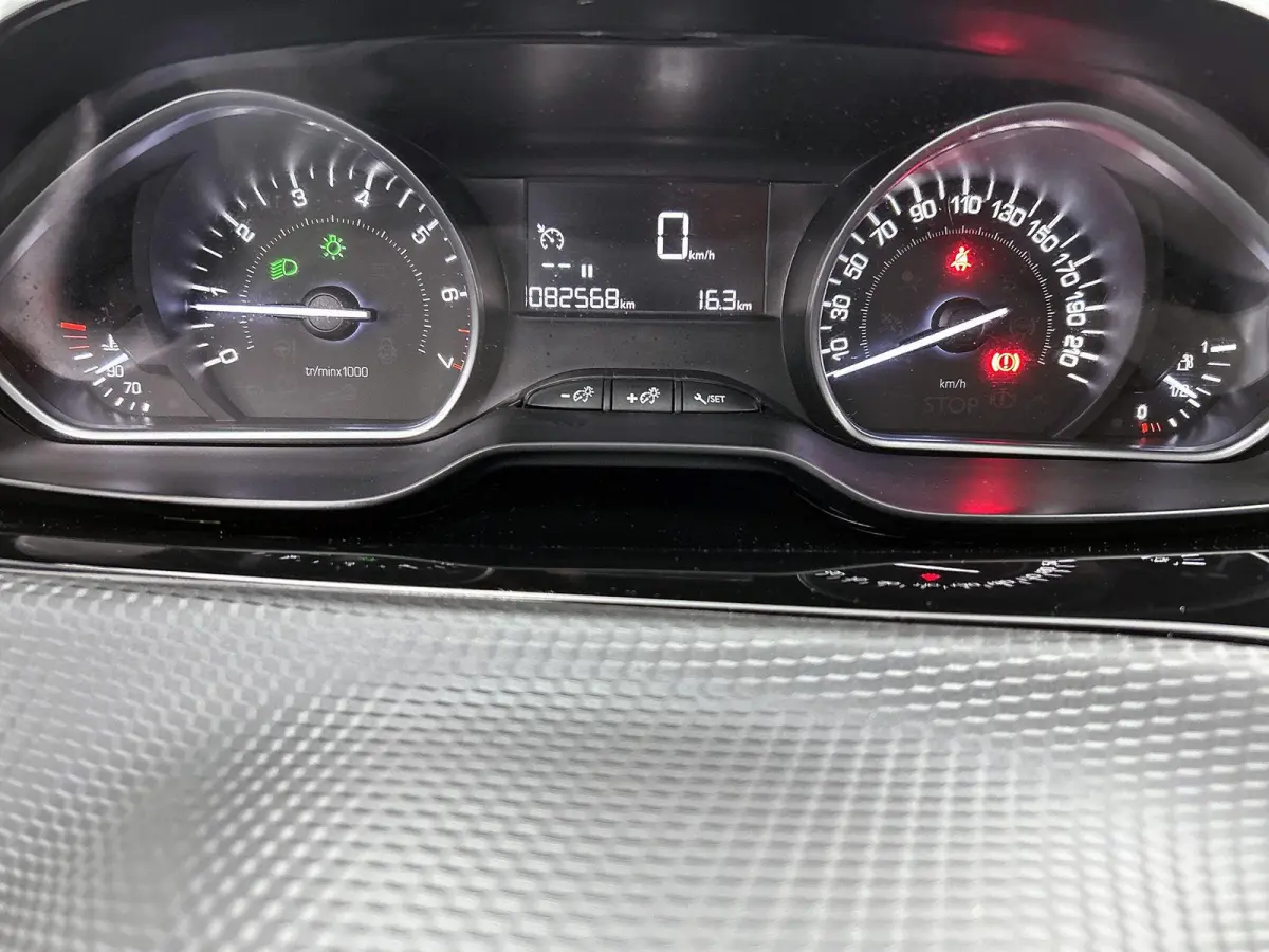 1.2 110pk Blue Lion | Trekhaak | Navigatie | Apple Carplay/Android Auto | Airco | Cruise Control | Parkeersensoren |
