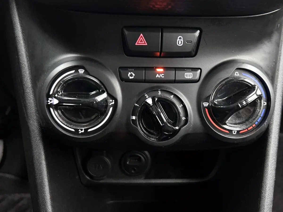 1.2 110pk Blue Lion | Trekhaak | Navigatie | Apple Carplay/Android Auto | Airco | Cruise Control | Parkeersensoren |