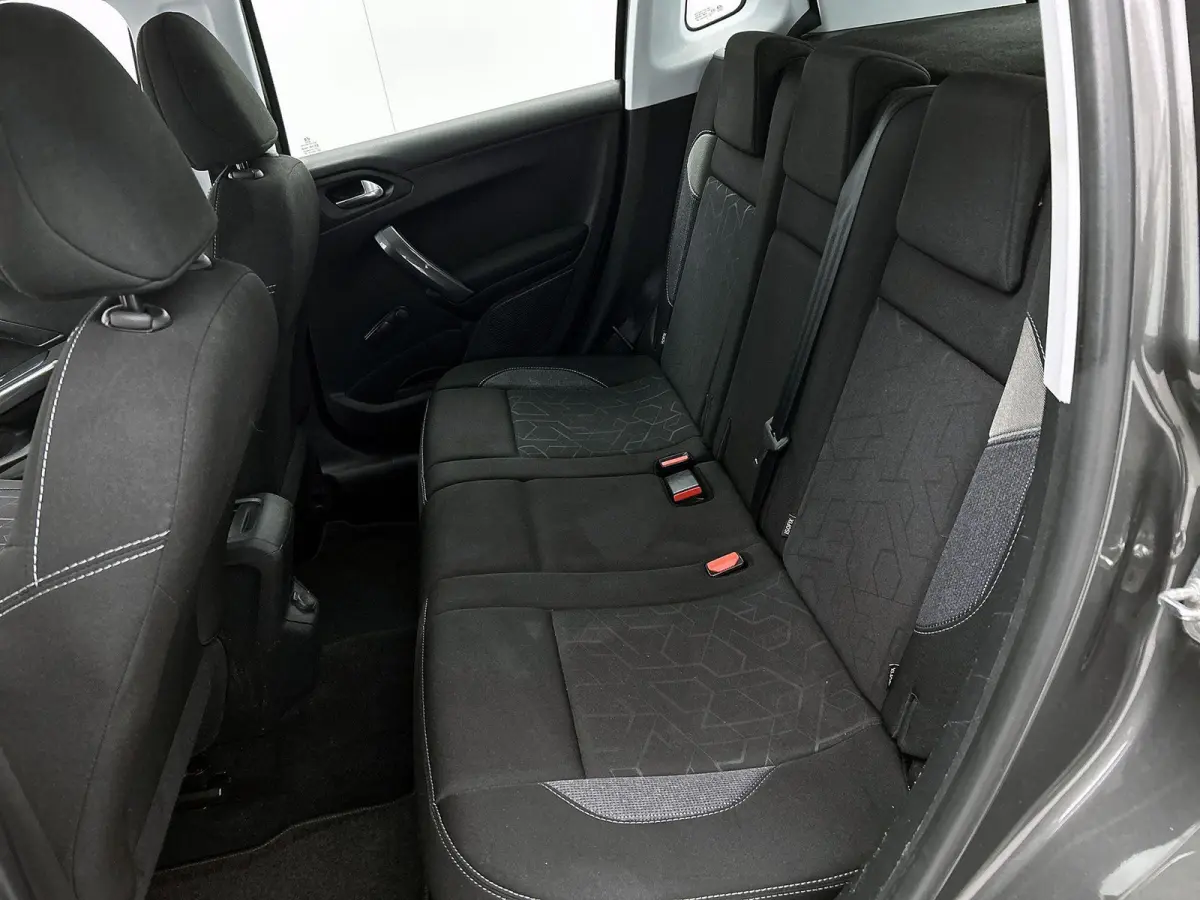 1.2 110pk Blue Lion | Trekhaak | Navigatie | Apple Carplay/Android Auto | Airco | Cruise Control | Parkeersensoren |