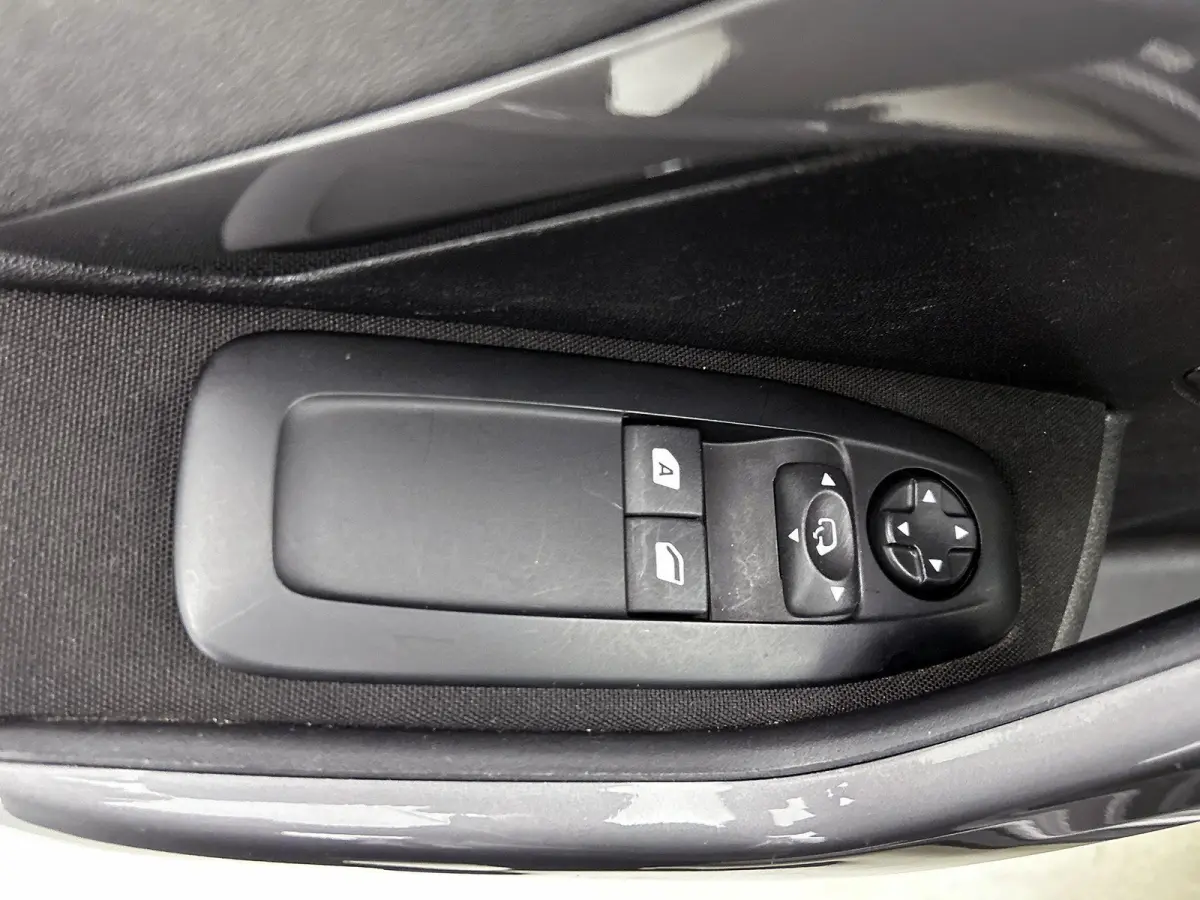 1.2 110pk Blue Lion | Trekhaak | Navigatie | Apple Carplay/Android Auto | Airco | Cruise Control | Parkeersensoren |