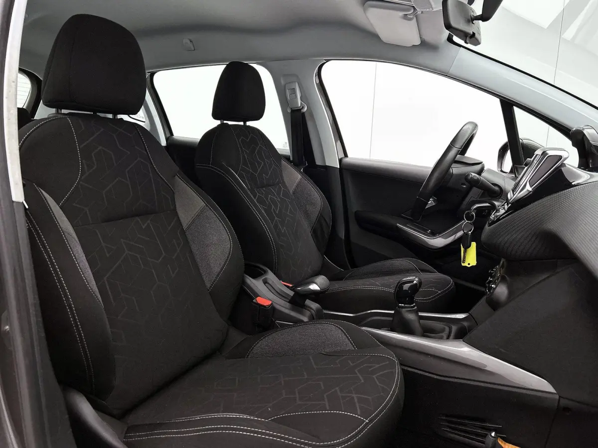 1.2 110pk Blue Lion | Trekhaak | Navigatie | Apple Carplay/Android Auto | Airco | Cruise Control | Parkeersensoren |