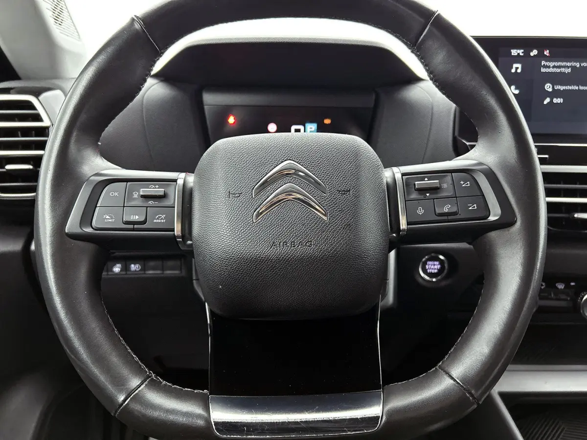 136pk Feel 50 kWh Automaat | 1ste Eigenaar | Accu 94% | Adaptieve Cruise Control | Full-LED | Voorruitverwarming | Camera | Apple Carplay/Android Auto | Climate Control |