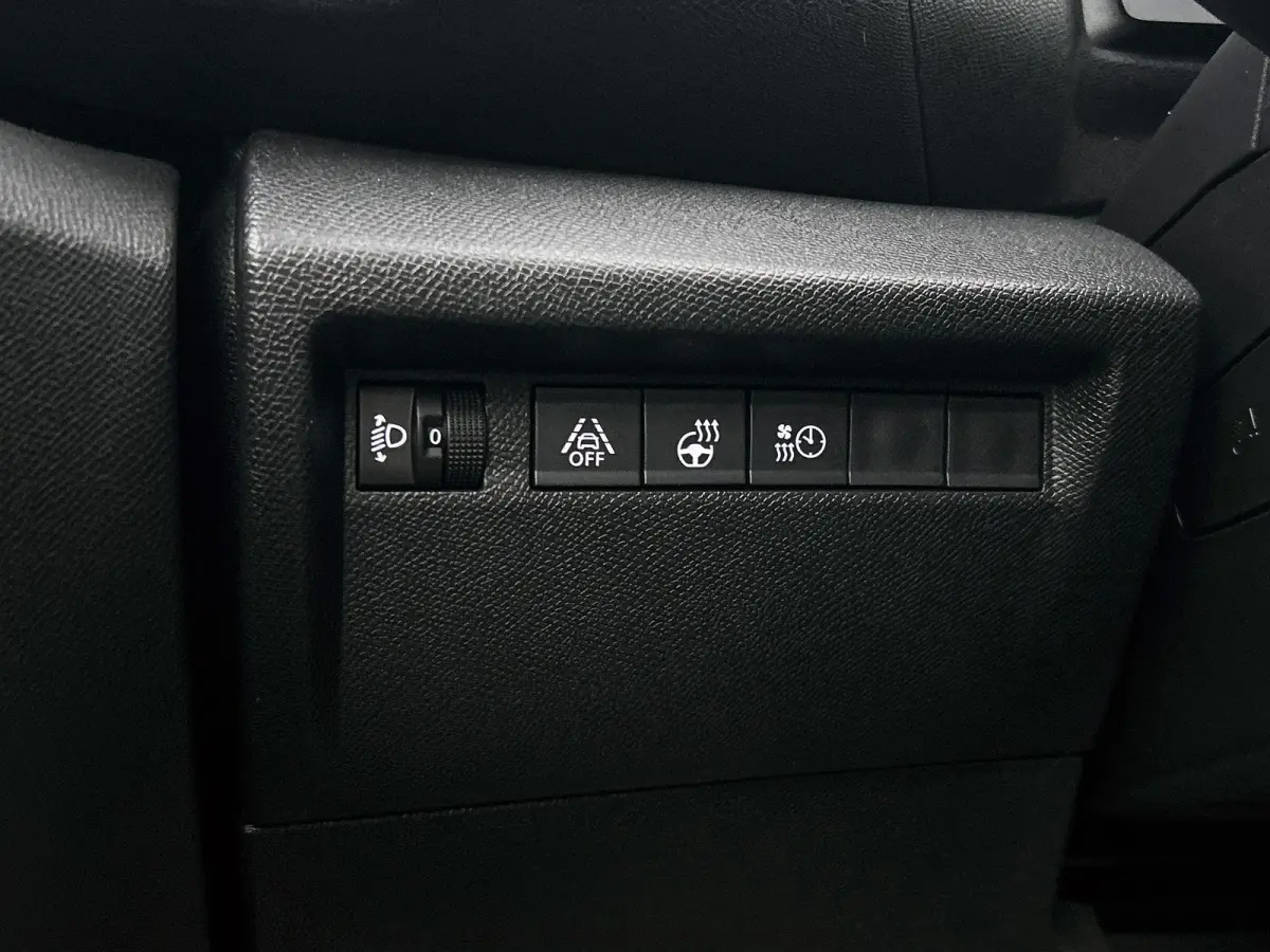 136pk Feel 50 kWh Automaat | 1ste Eigenaar | Accu 94% | Adaptieve Cruise Control | Full-LED | Voorruitverwarming | Camera | Apple Carplay/Android Auto | Climate Control |