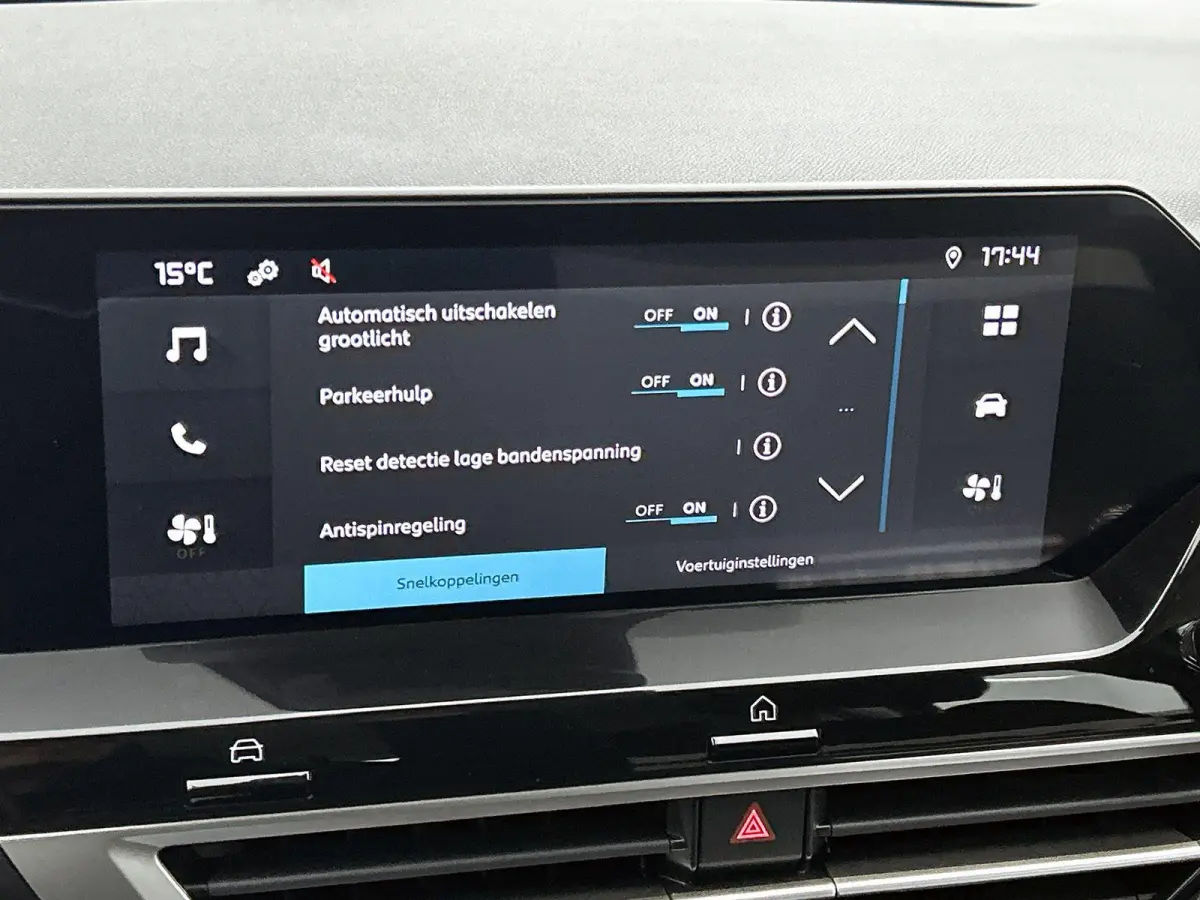 136pk Feel 50 kWh Automaat | 1ste Eigenaar | Accu 94% | Adaptieve Cruise Control | Full-LED | Voorruitverwarming | Camera | Apple Carplay/Android Auto | Climate Control |