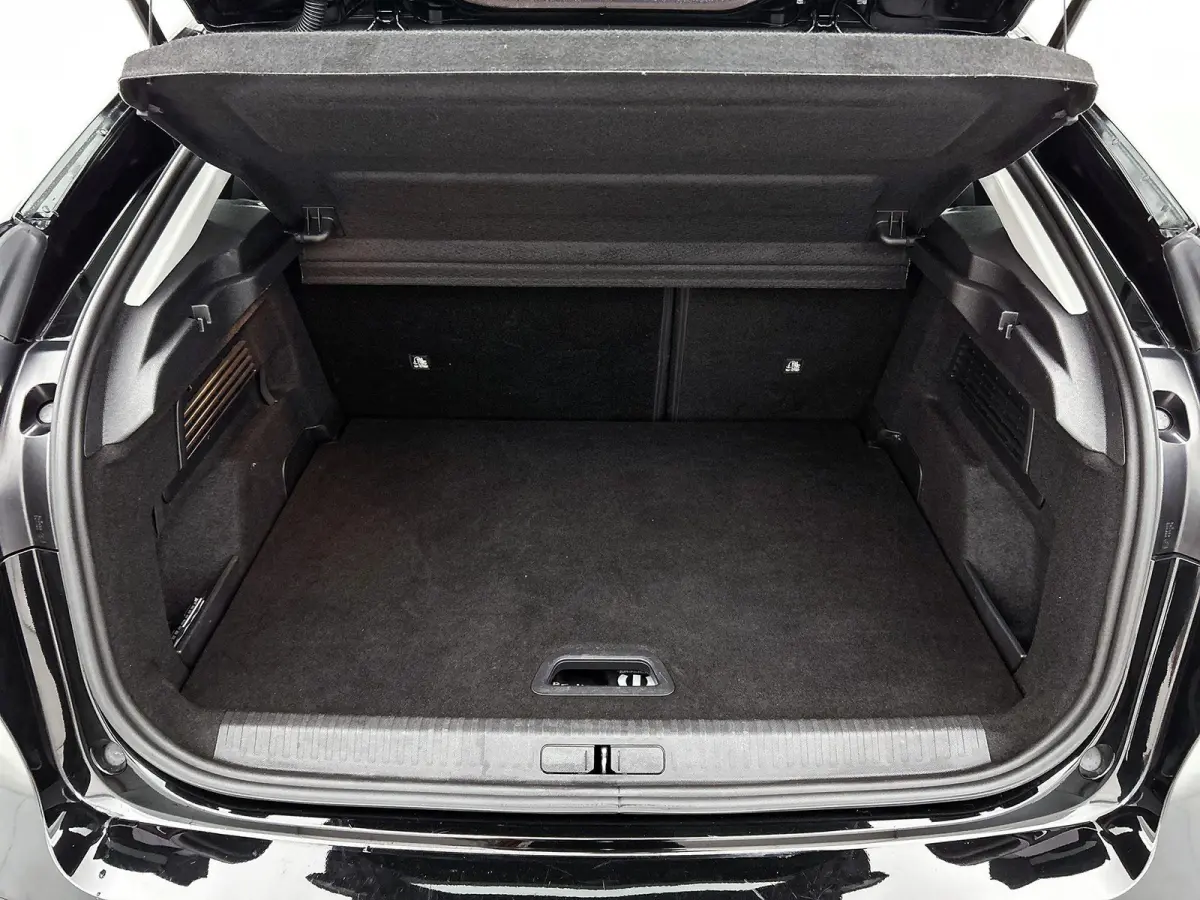 136pk Feel 50 kWh Automaat | 1ste Eigenaar | Accu 94% | Adaptieve Cruise Control | Full-LED | Voorruitverwarming | Camera | Apple Carplay/Android Auto | Climate Control |