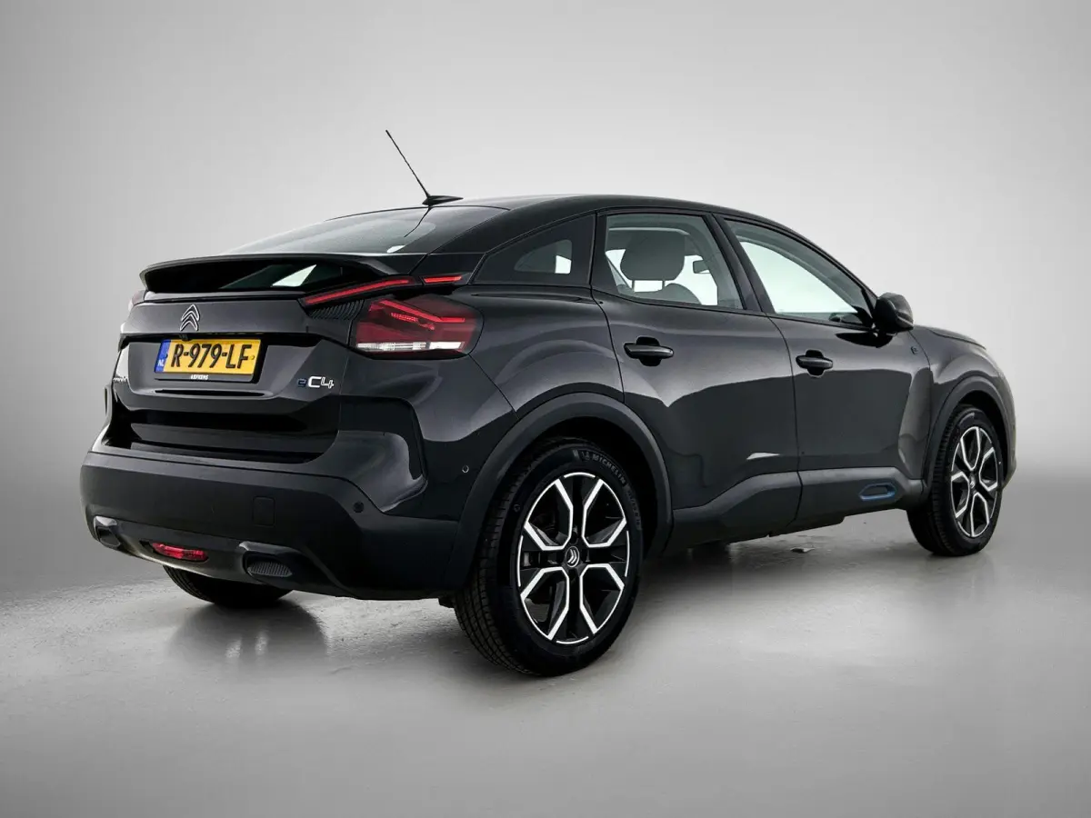 136pk Feel 50 kWh Automaat | 1ste Eigenaar | Accu 94% | Adaptieve Cruise Control | Full-LED | Voorruitverwarming | Camera | Apple Carplay/Android Auto | Climate Control |