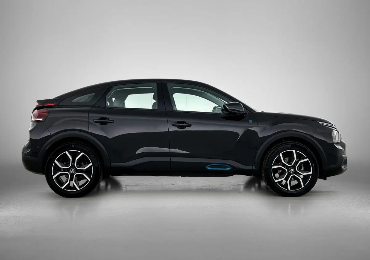 136pk Feel 50 kWh Automaat | 1ste Eigenaar | Accu 94% | Adaptieve Cruise Control | Full-LED | Voorruitverwarming | Camera | Apple Carplay/Android Auto | Climate Control |