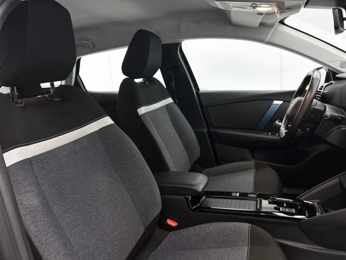 136pk Feel 50 kWh Automaat | 1ste Eigenaar | Accu 94% | Adaptieve Cruise Control | Full-LED | Voorruitverwarming | Camera | Apple Carplay/Android Auto | Climate Control |
