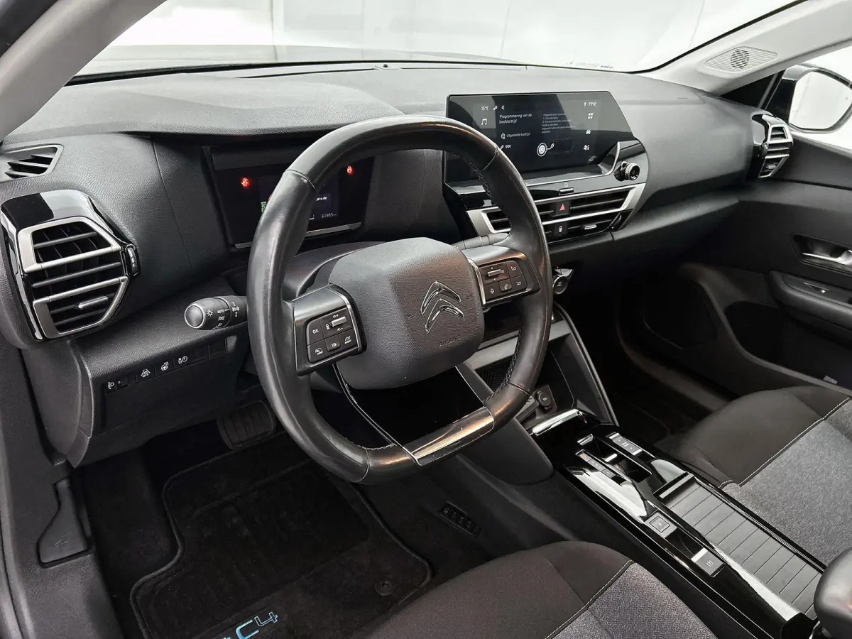 136pk Feel 50 kWh Automaat | 1ste Eigenaar | Accu 94% | Adaptieve Cruise Control | Full-LED | Voorruitverwarming | Camera | Apple Carplay/Android Auto | Climate Control |