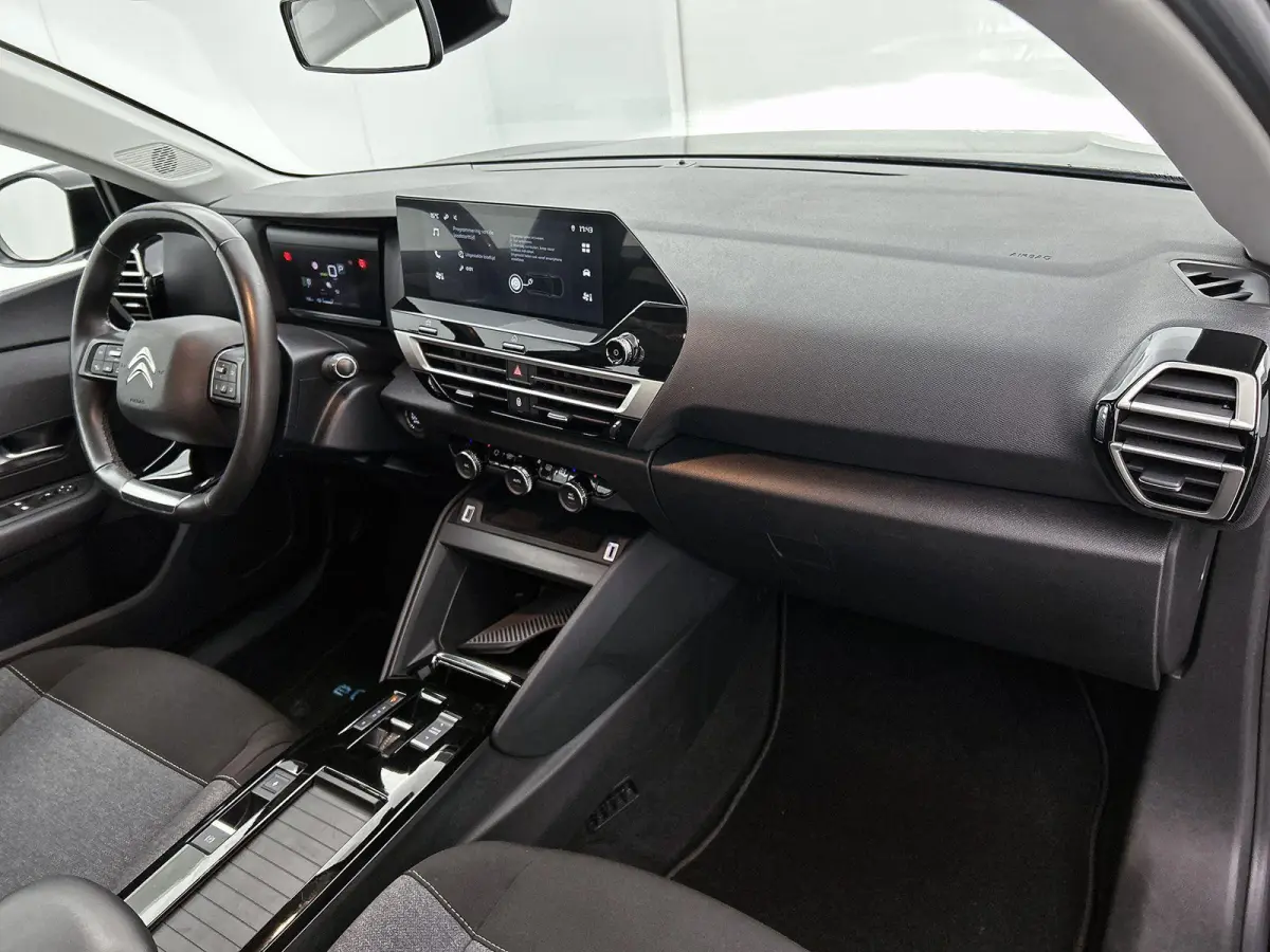 136pk Feel 50 kWh Automaat | 1ste Eigenaar | Accu 94% | Adaptieve Cruise Control | Full-LED | Voorruitverwarming | Camera | Apple Carplay/Android Auto | Climate Control |