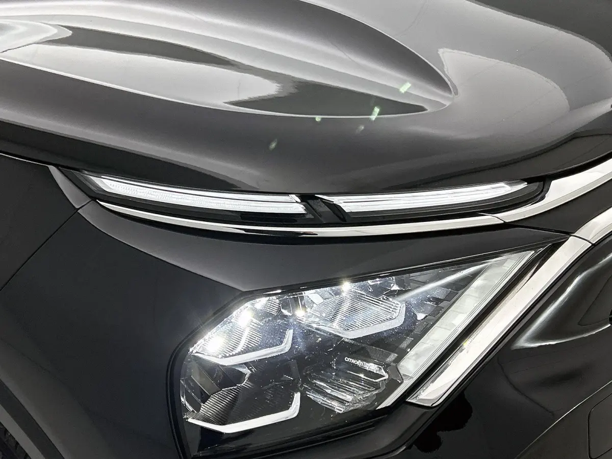 136pk Feel 50 kWh Automaat | 1ste Eigenaar | Accu 94% | Adaptieve Cruise Control | Full-LED | Voorruitverwarming | Camera | Apple Carplay/Android Auto | Climate Control |