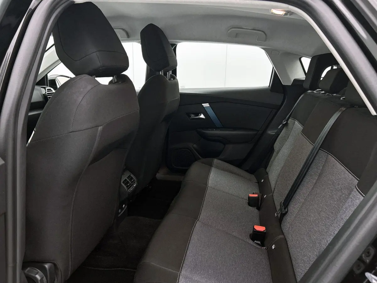 136pk Feel 50 kWh Automaat | 1ste Eigenaar | Accu 94% | Adaptieve Cruise Control | Full-LED | Voorruitverwarming | Camera | Apple Carplay/Android Auto | Climate Control |