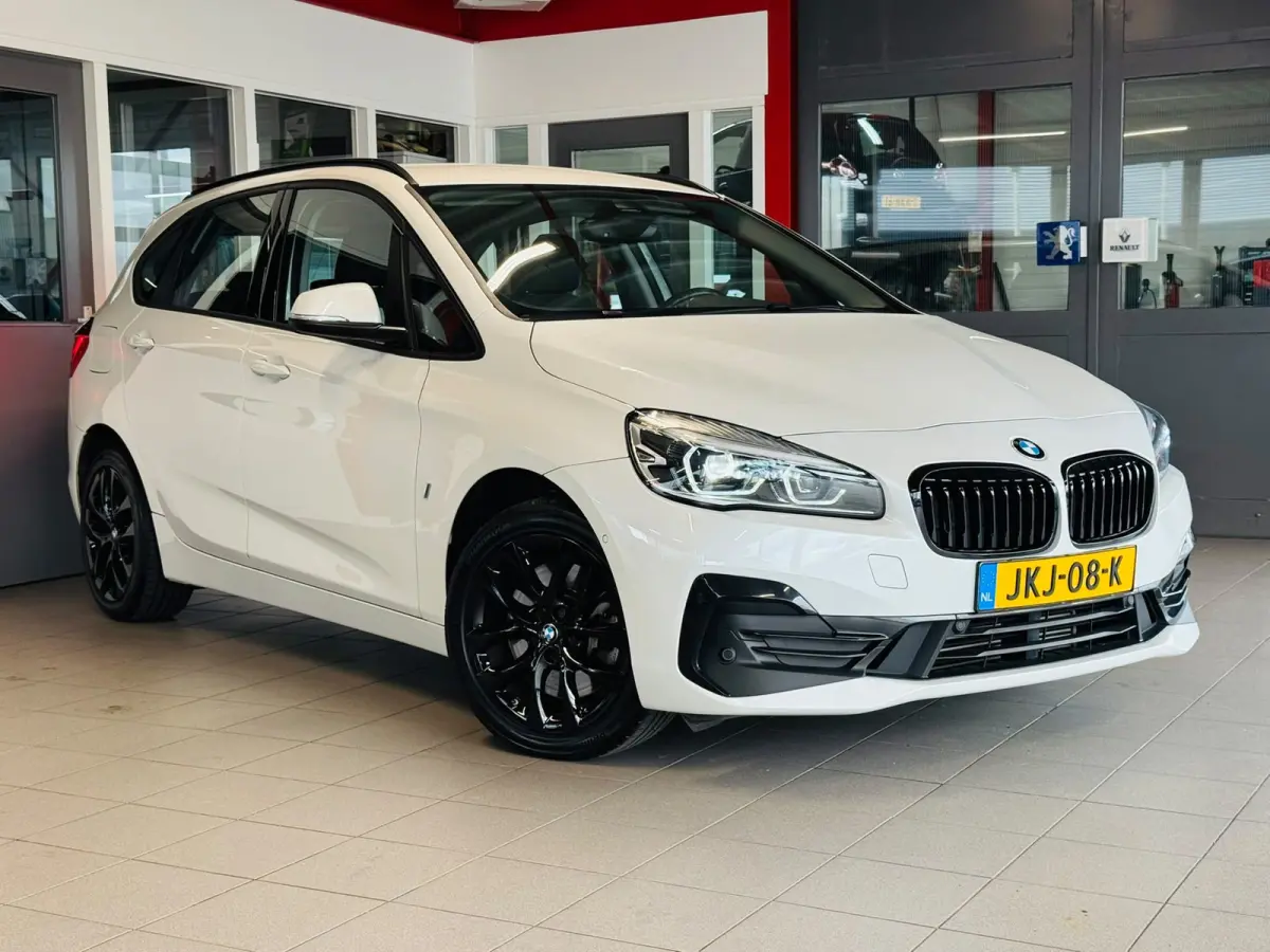 225xe iPerformance*Navigatie*Stoelverwarming*Half leder*Cruise Control*