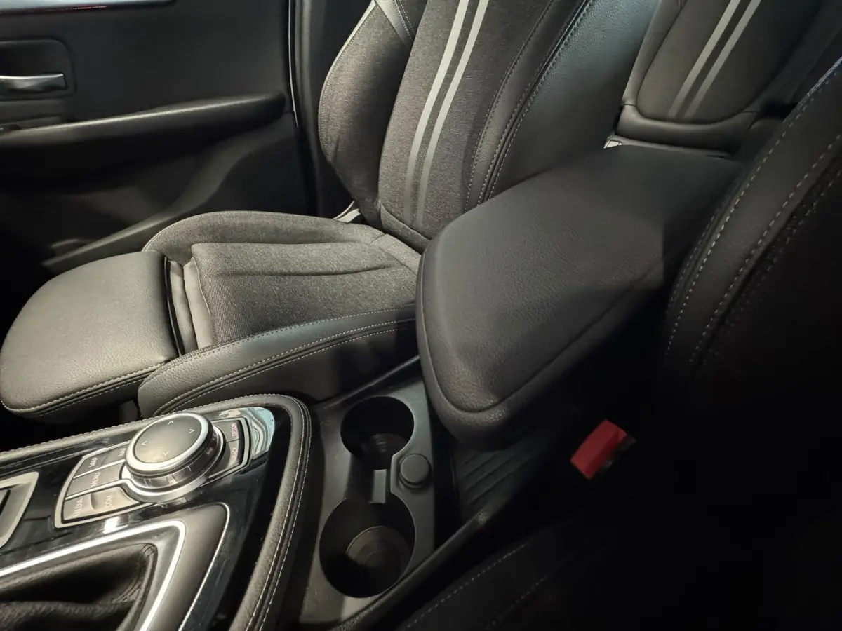 225xe iPerformance*Navigatie*Stoelverwarming*Half leder*Cruise Control*