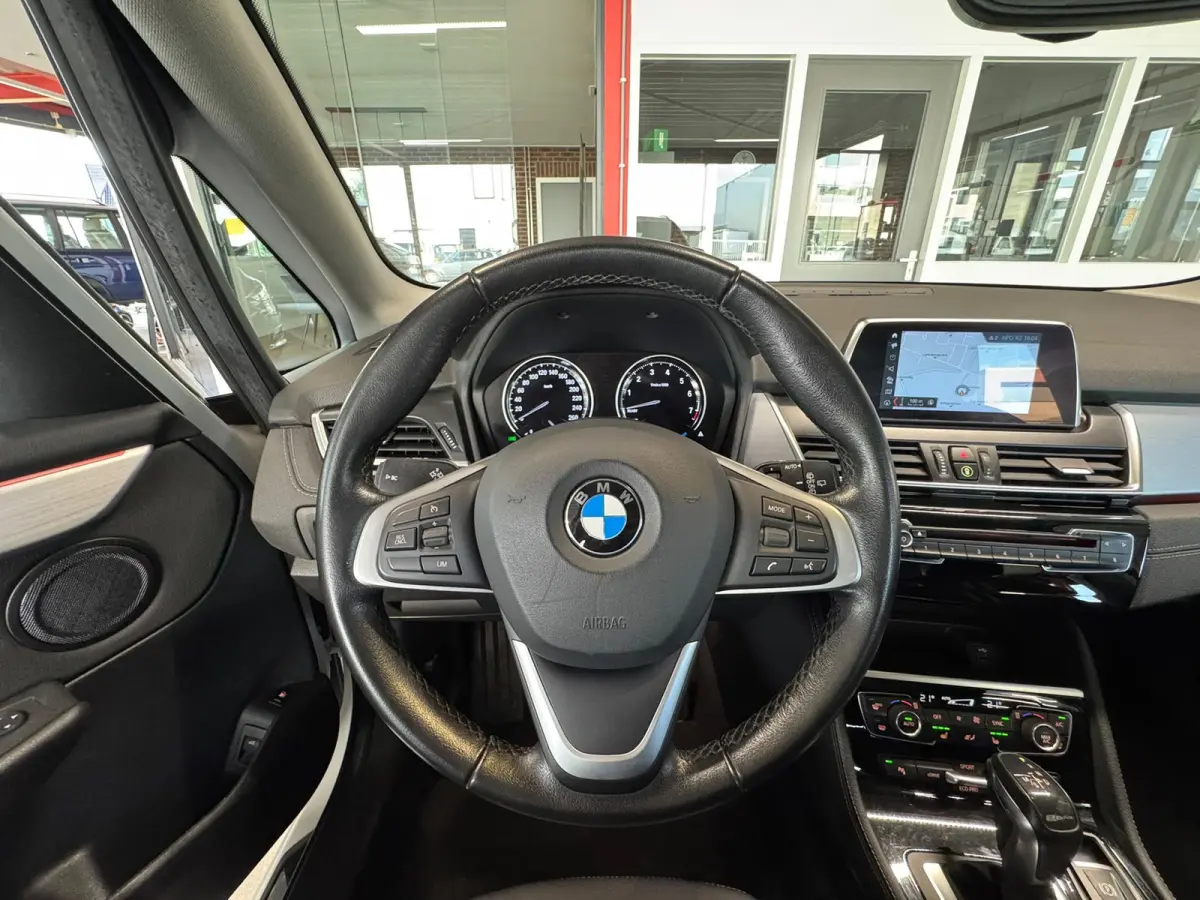 225xe iPerformance*Navigatie*Stoelverwarming*Half leder*Cruise Control*