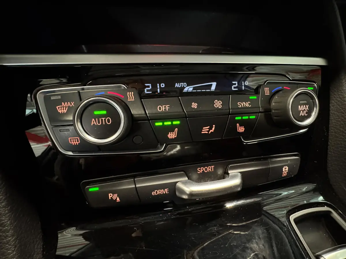 225xe iPerformance*Navigatie*Stoelverwarming*Half leder*Cruise Control*