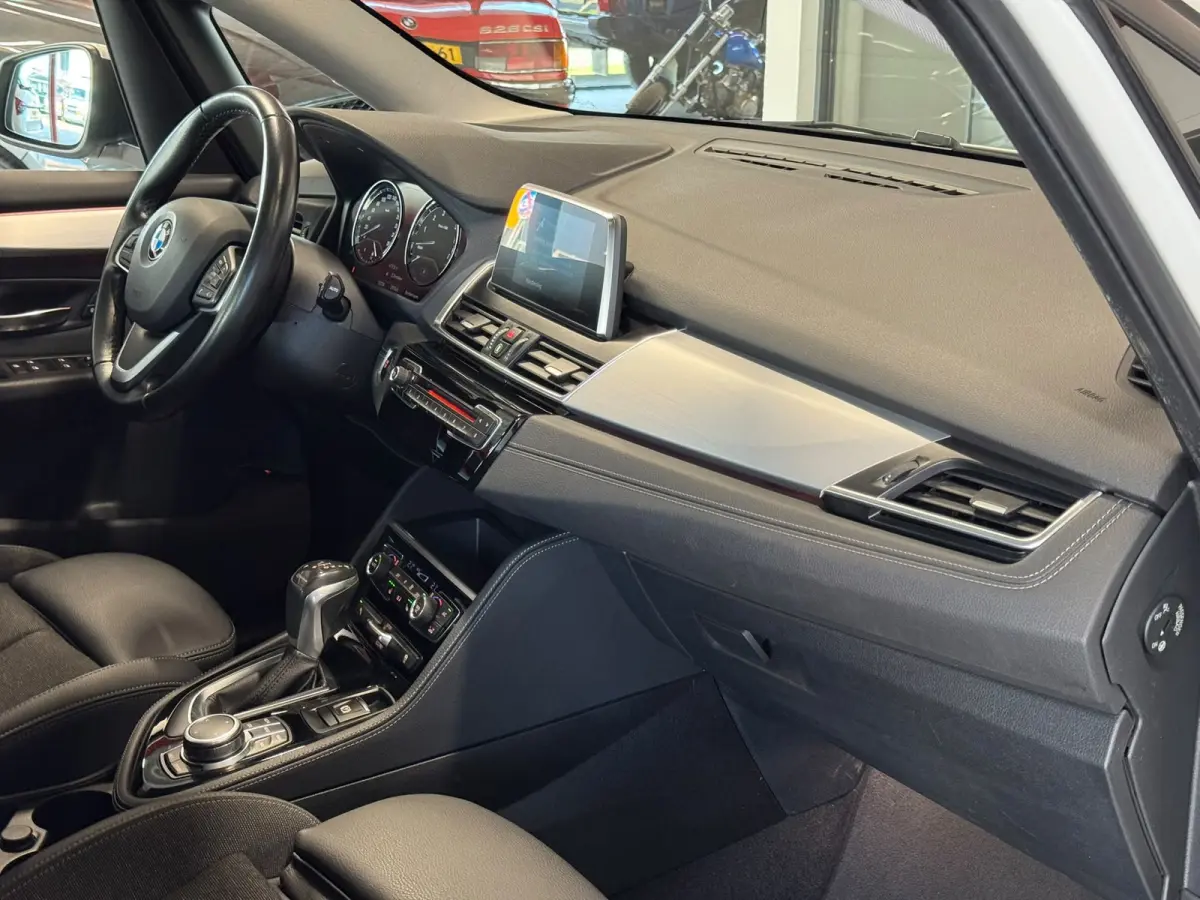 225xe iPerformance*Navigatie*Stoelverwarming*Half leder*Cruise Control*