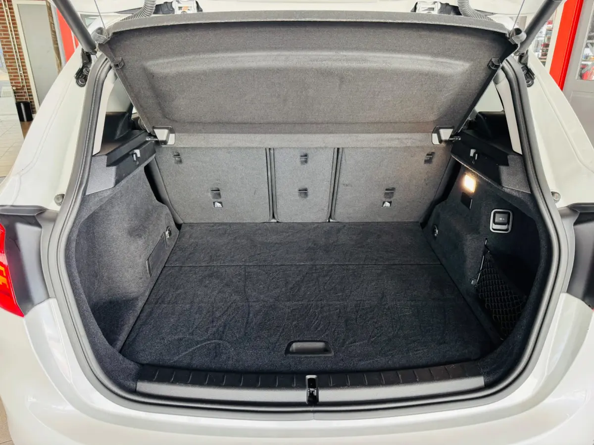 225xe iPerformance*Navigatie*Stoelverwarming*Half leder*Cruise Control*
