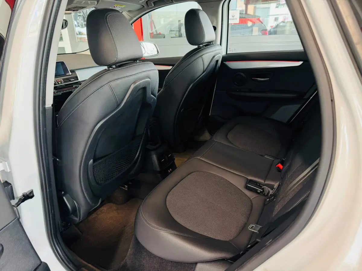 225xe iPerformance*Navigatie*Stoelverwarming*Half leder*Cruise Control*