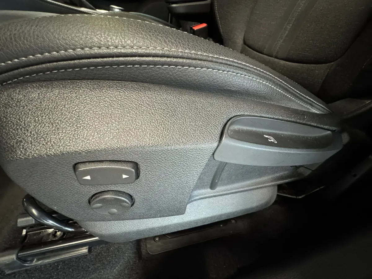 225xe iPerformance*Navigatie*Stoelverwarming*Half leder*Cruise Control*
