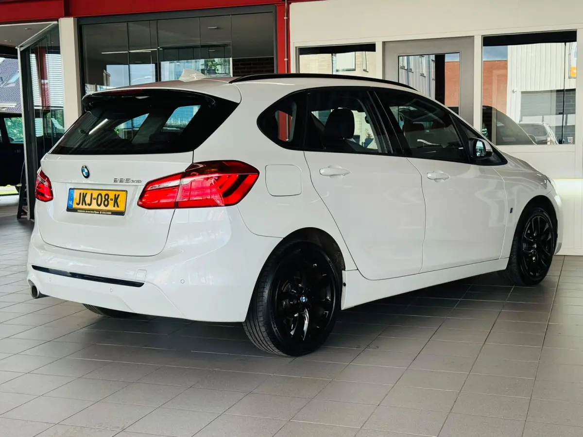 225xe iPerformance*Navigatie*Stoelverwarming*Half leder*Cruise Control*