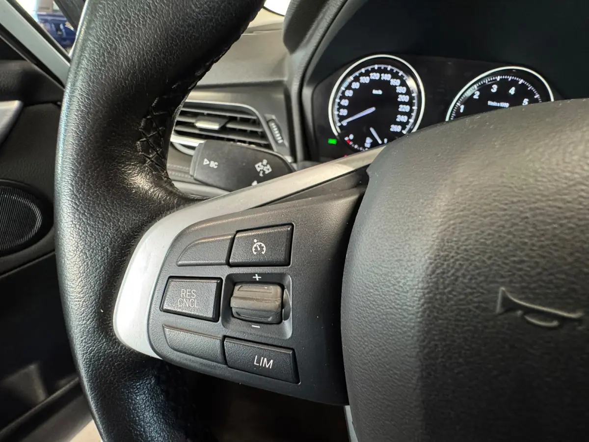 225xe iPerformance*Navigatie*Stoelverwarming*Half leder*Cruise Control*