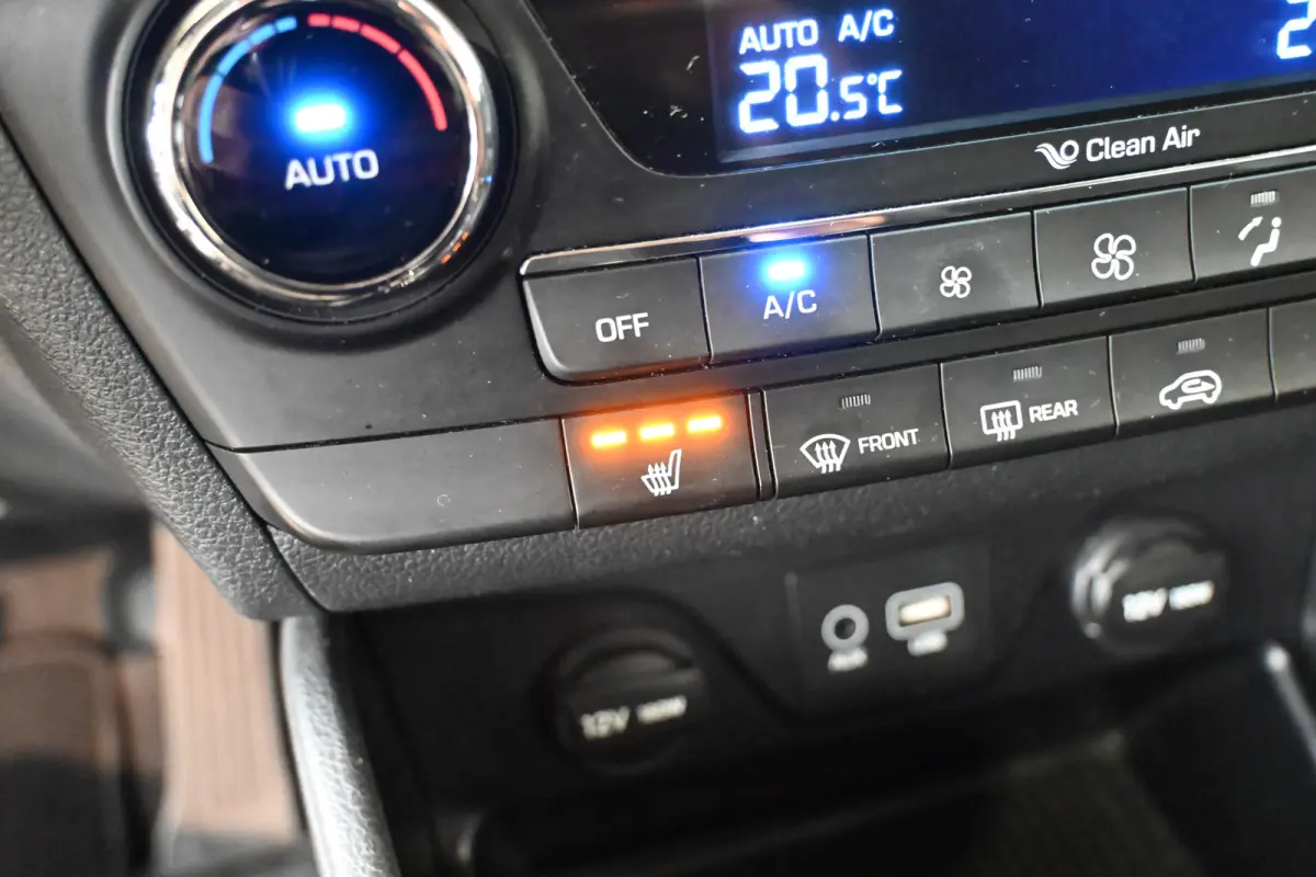 1.6 GDi Premium Clima Cruise Navigatie LED Stoelverwarming PDC Inruil Mogelijk!