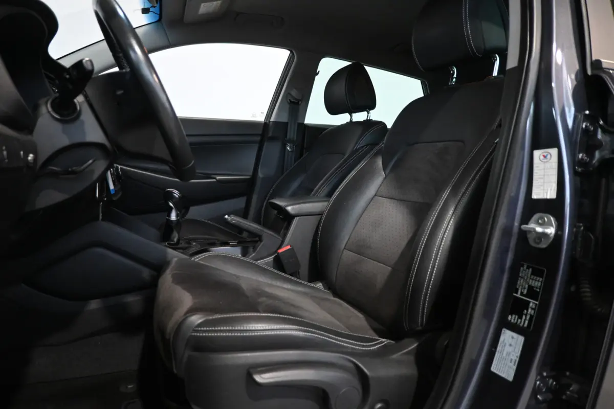 1.6 GDi Premium Clima Cruise Navigatie LED Stoelverwarming PDC Inruil Mogelijk!