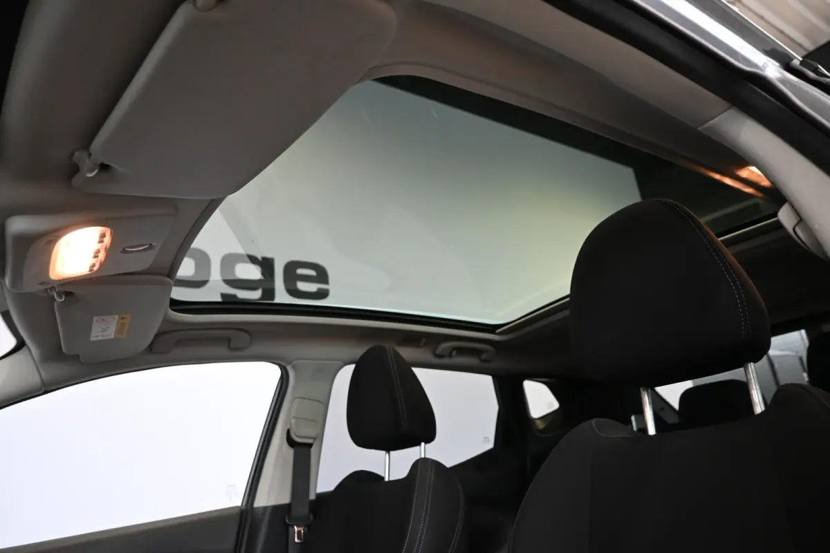 1.2 N-Connecta Clima Cruise Panoramadak Navigatie Camera PDC Afneembare Trekhaak Inruil Mogelijk!