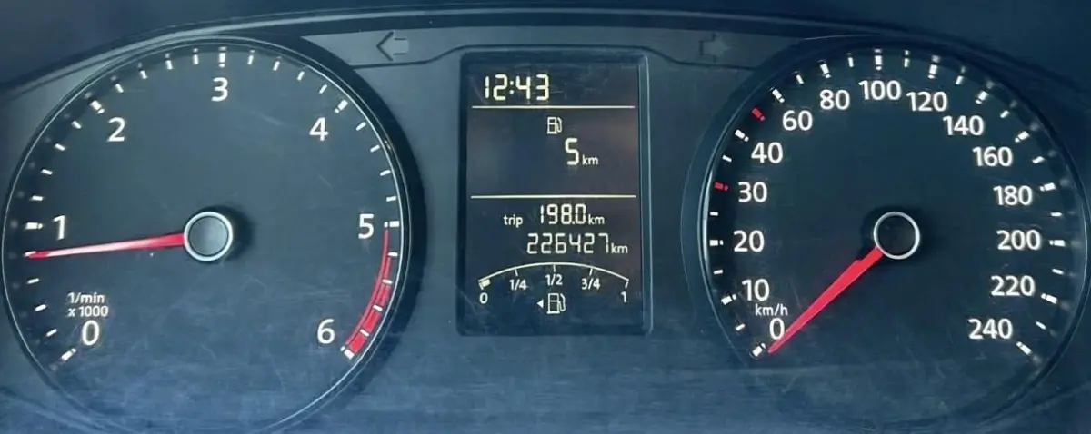 2.0 TDI L2H1 Highline 114PK | 2e Eigenaar | NL AUTO | NAP | Trekhaak | Lederen Bekleding | Side Bars | Parkeersensoren | Cruise control | Bluetooth | Airco | Armsteun |
