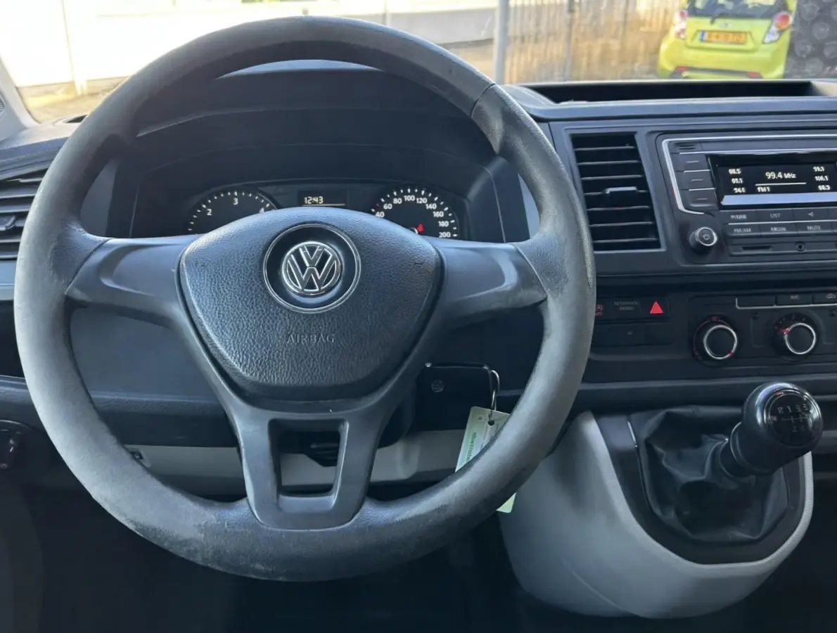 2.0 TDI L2H1 Highline 114PK | 2e Eigenaar | NL AUTO | NAP | Trekhaak | Lederen Bekleding | Side Bars | Parkeersensoren | Cruise control | Bluetooth | Airco | Armsteun |
