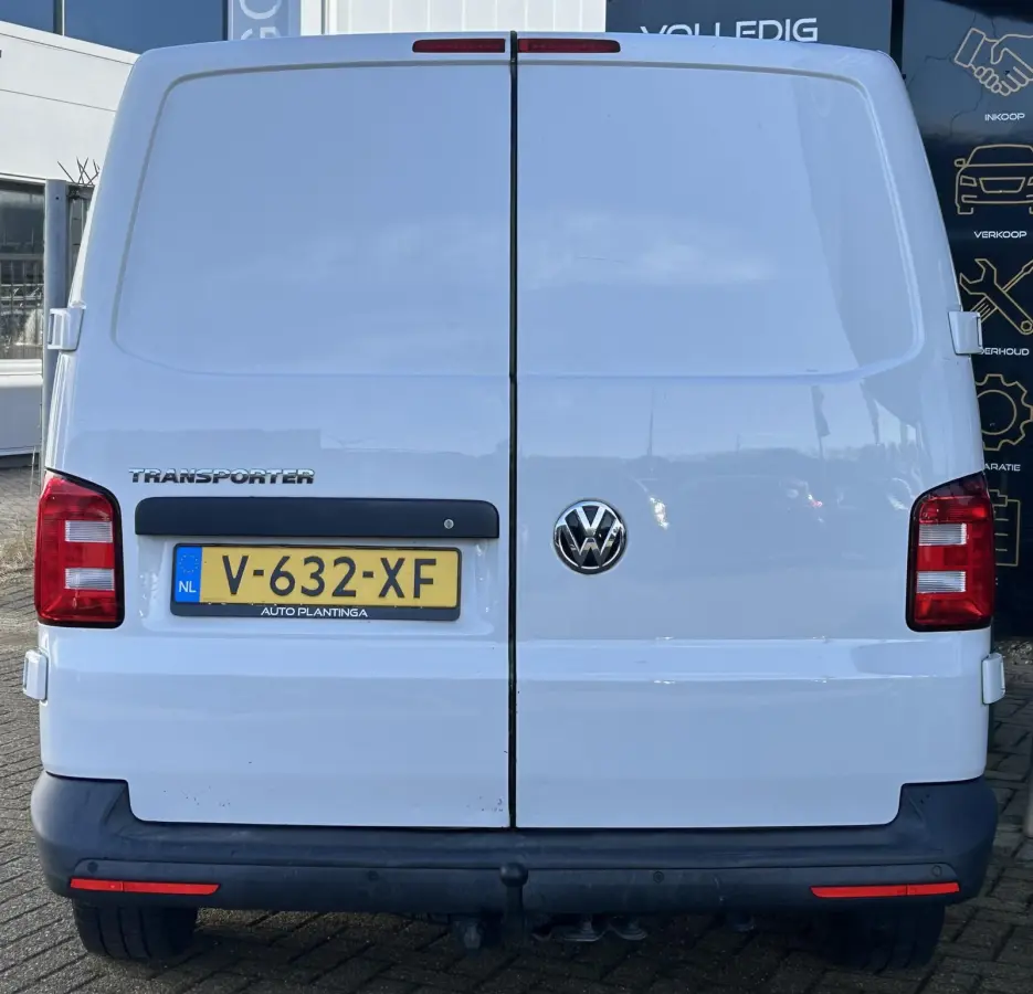 2.0 TDI L2H1 Highline 114PK | 2e Eigenaar | NL AUTO | NAP | Trekhaak | Lederen Bekleding | Side Bars | Parkeersensoren | Cruise control | Bluetooth | Airco | Armsteun |