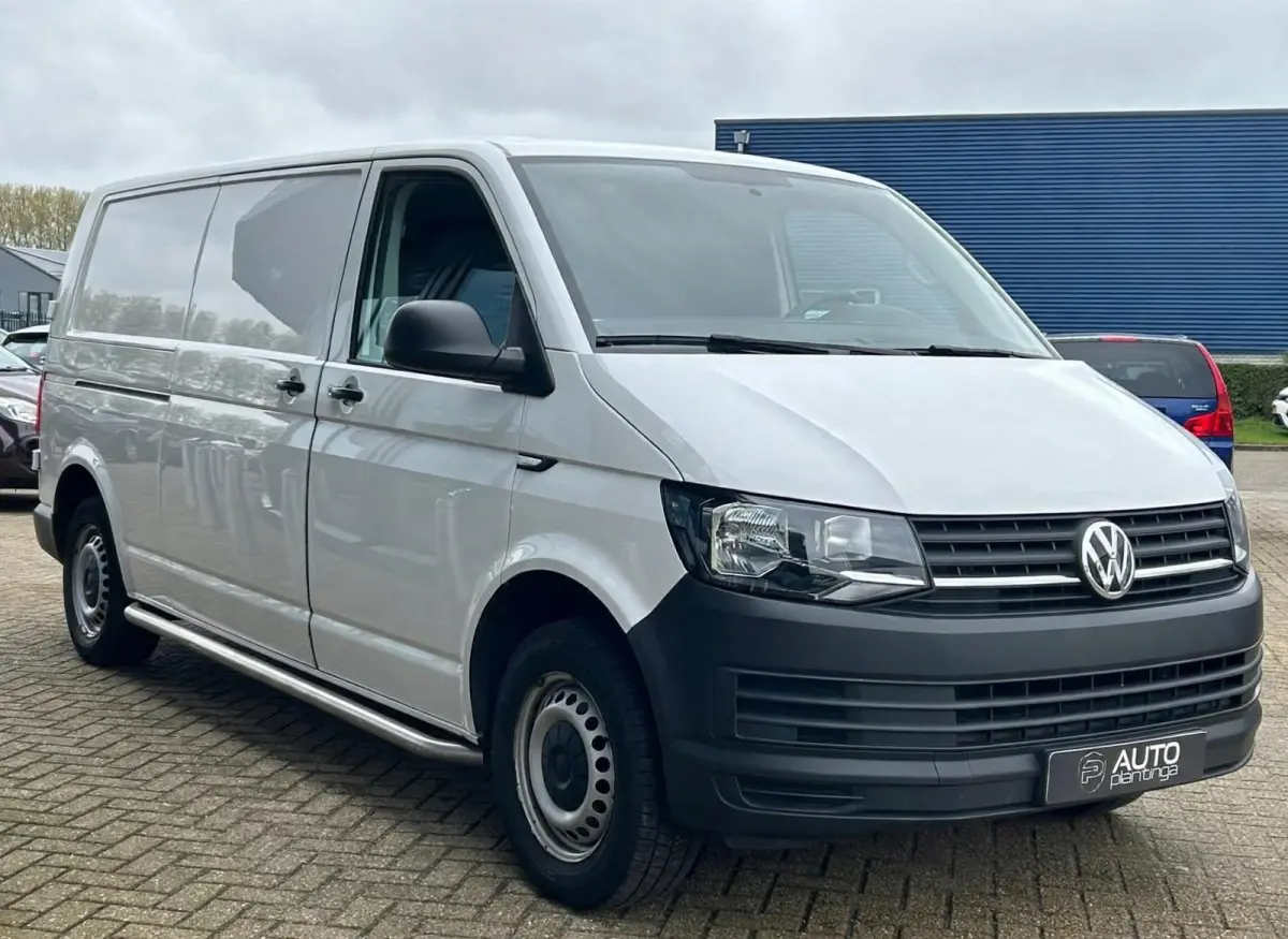 2.0 TDI L2H1 Highline 114PK | 2e Eigenaar | NL AUTO | NAP | Trekhaak | Lederen Bekleding | Side Bars | Parkeersensoren | Cruise control | Bluetooth | Airco | Armsteun |