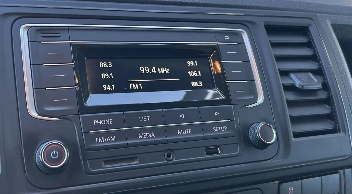 2.0 TDI L2H1 Highline 114PK | 2e Eigenaar | NL AUTO | NAP | Trekhaak | Lederen Bekleding | Side Bars | Parkeersensoren | Cruise control | Bluetooth | Airco | Armsteun |