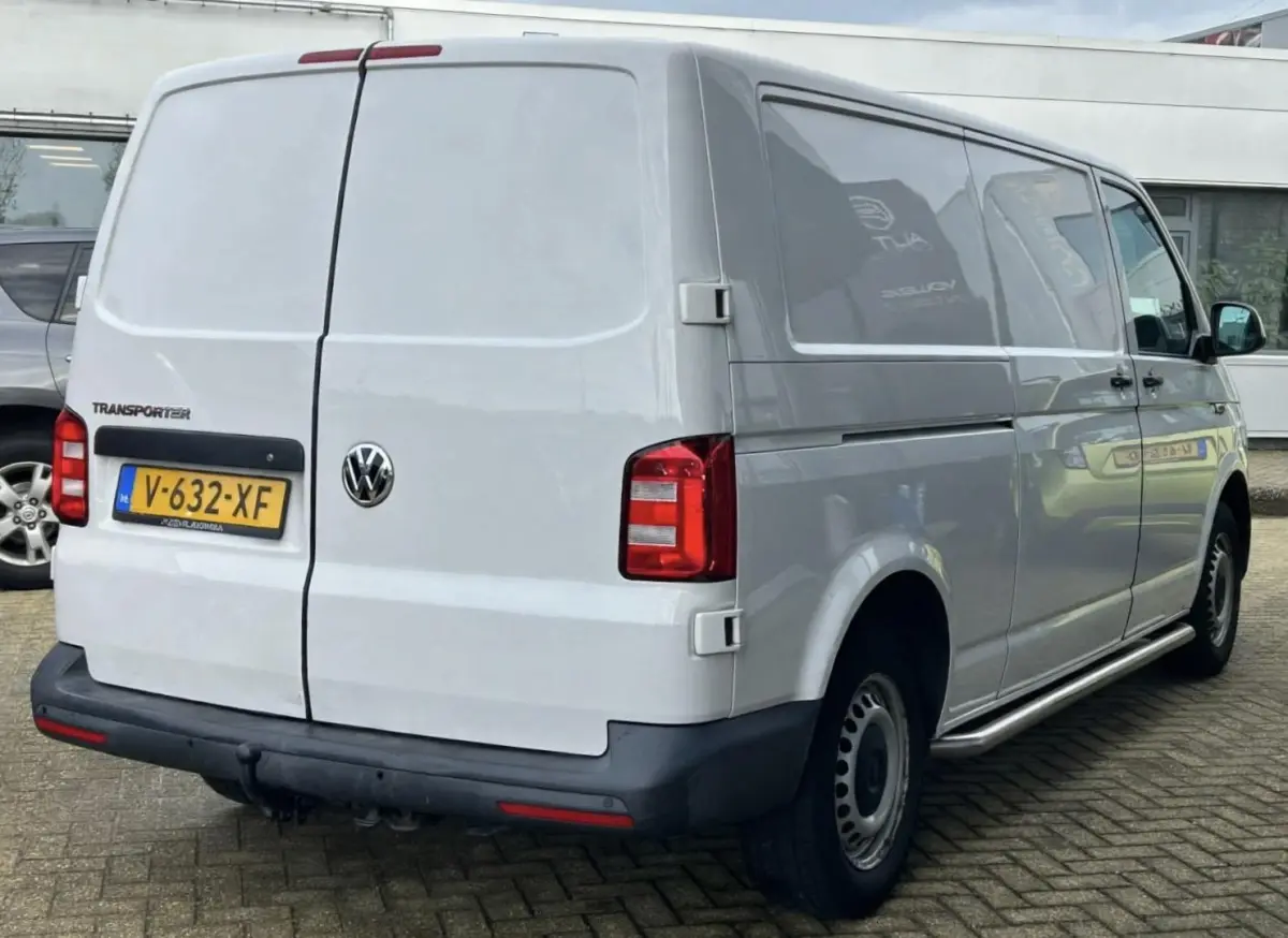 2.0 TDI L2H1 Highline 114PK | 2e Eigenaar | NL AUTO | NAP | Trekhaak | Lederen Bekleding | Side Bars | Parkeersensoren | Cruise control | Bluetooth | Airco | Armsteun |