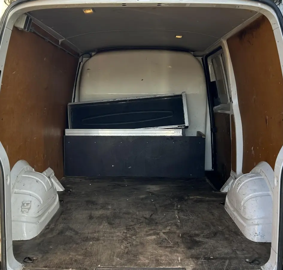 2.0 TDI L2H1 Highline 114PK | 2e Eigenaar | NL AUTO | NAP | Trekhaak | Lederen Bekleding | Side Bars | Parkeersensoren | Cruise control | Bluetooth | Airco | Armsteun |