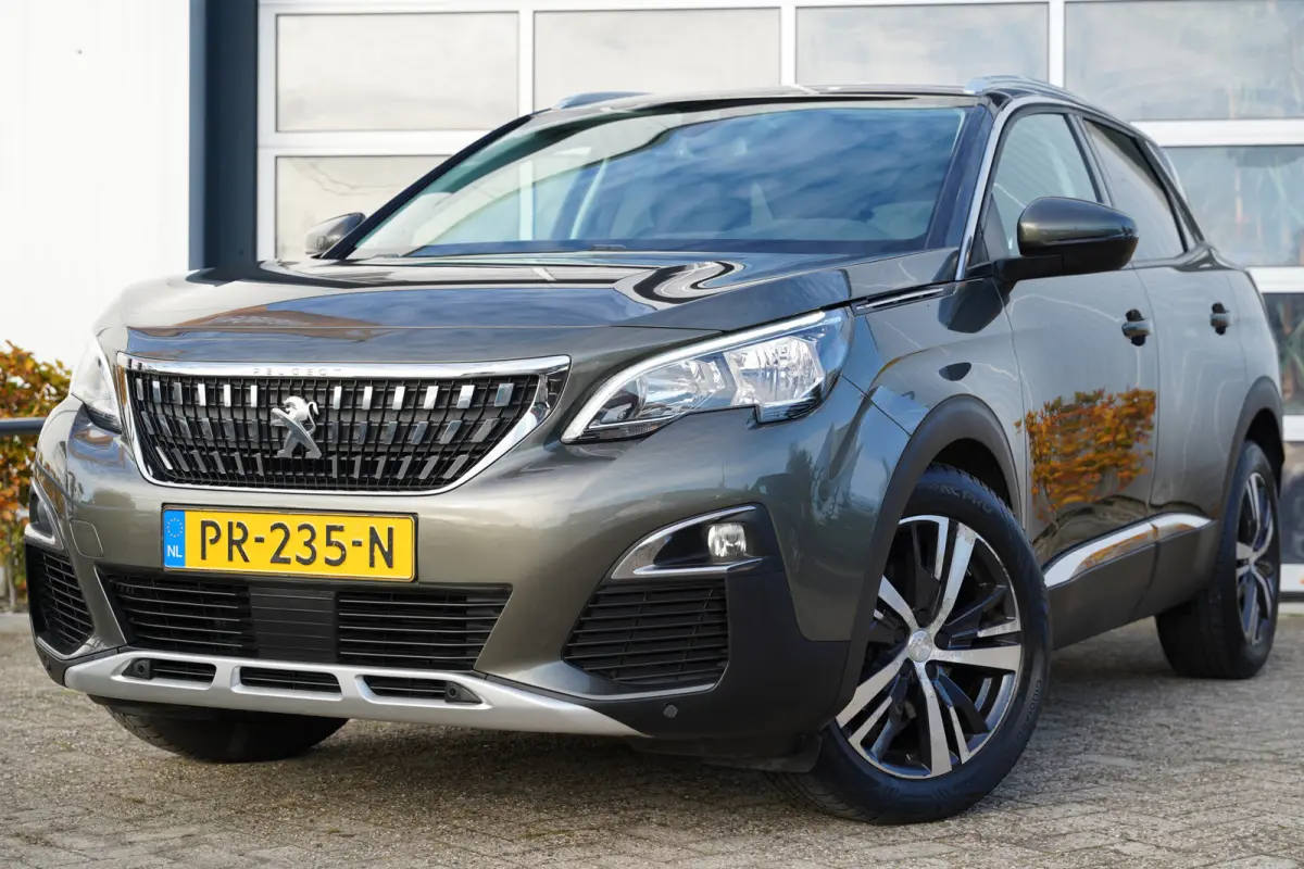 1.2 PureTech Allure 131pk | Automaat | Apple Carplay/Android Auto | Cruise control | Electronic climate control | Lichtmetalen velgen 18" | Parkeersensor voor en achter | Verkeersbord detect